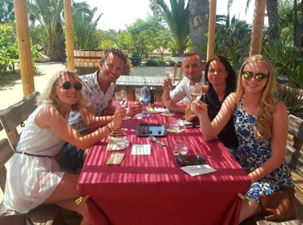 Foto de la visita a las instalaciones de Bodegas Faelo en Matola Elche