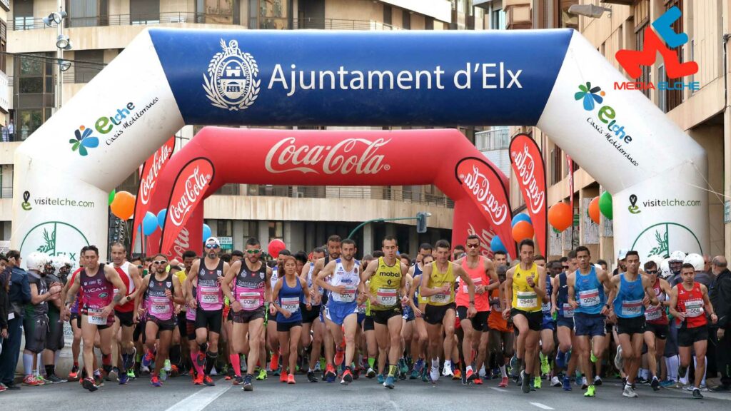 Foto de la salida de participantes en la Media Maratón Elche