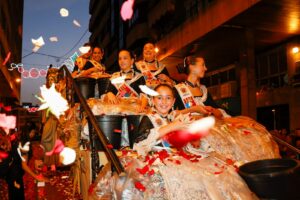 Foto del acto Batalla de Flores en las Fiestas de Elche