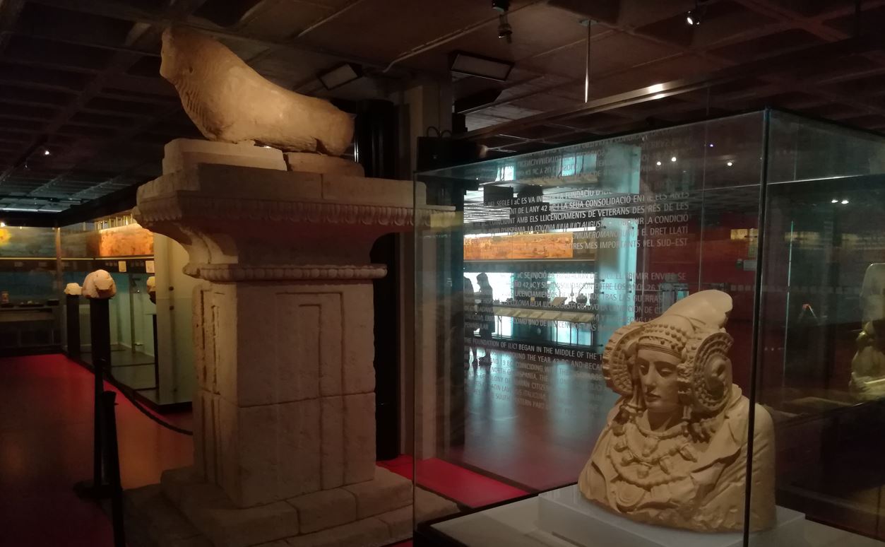 Foto de la Dama de Elche en el Museo Arqueológico y de Historia de Elche, Alejandro Ramos Folqués