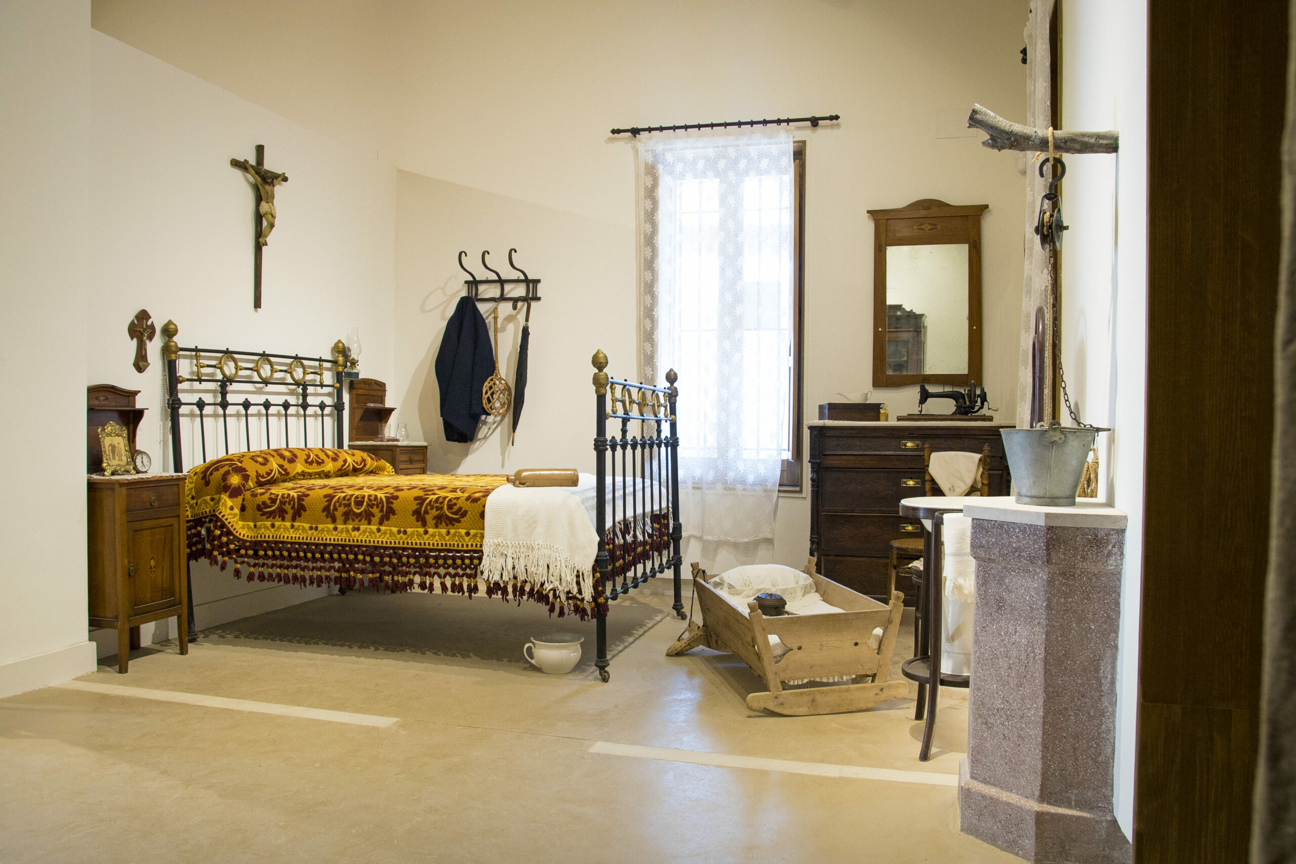 Interior de la casa del Hort dels Pontos en el Palmeral de Elche