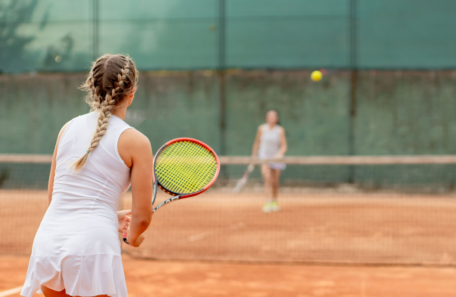 Jugar al tenis en Elche