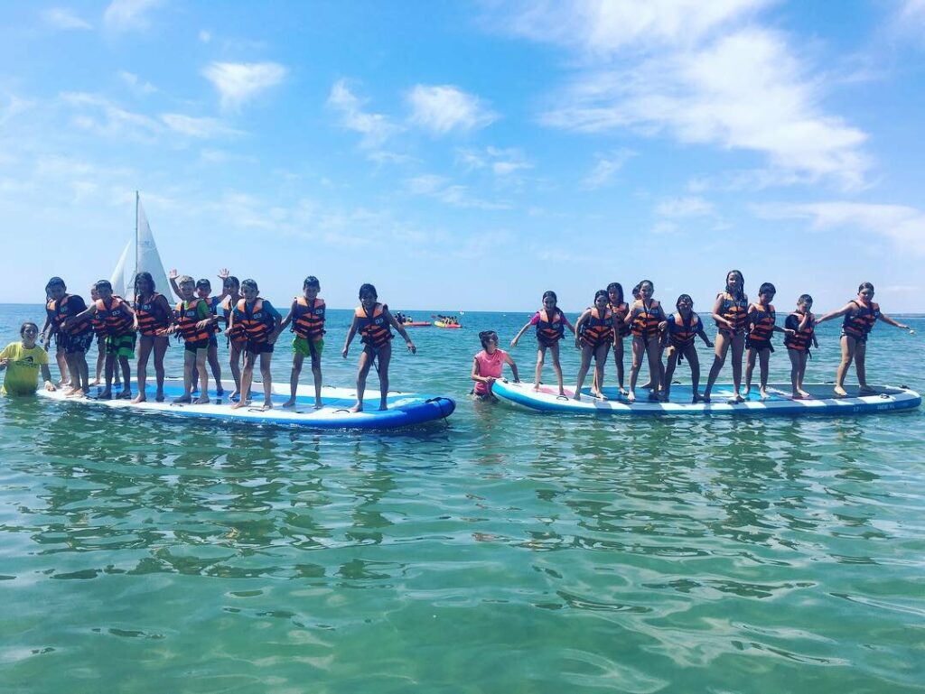 actividades en el mar vacaciones en Elche escuela de verano para niños y jóvenes