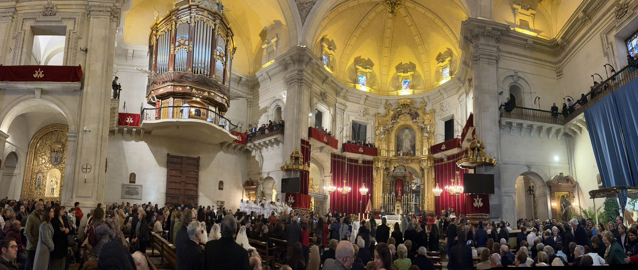 Solemne Eucaristía del día 29 de diciembre, día de la Virgen. Elche